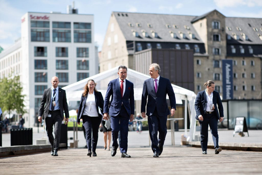 Anders Fogh Rasmussen and Tony Blair entering the Summit venue